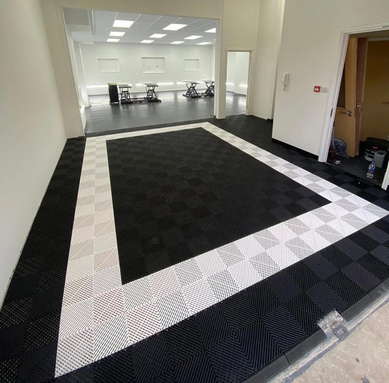 Werkstatt mit snapfloor Garagenboden schwarz/weiß