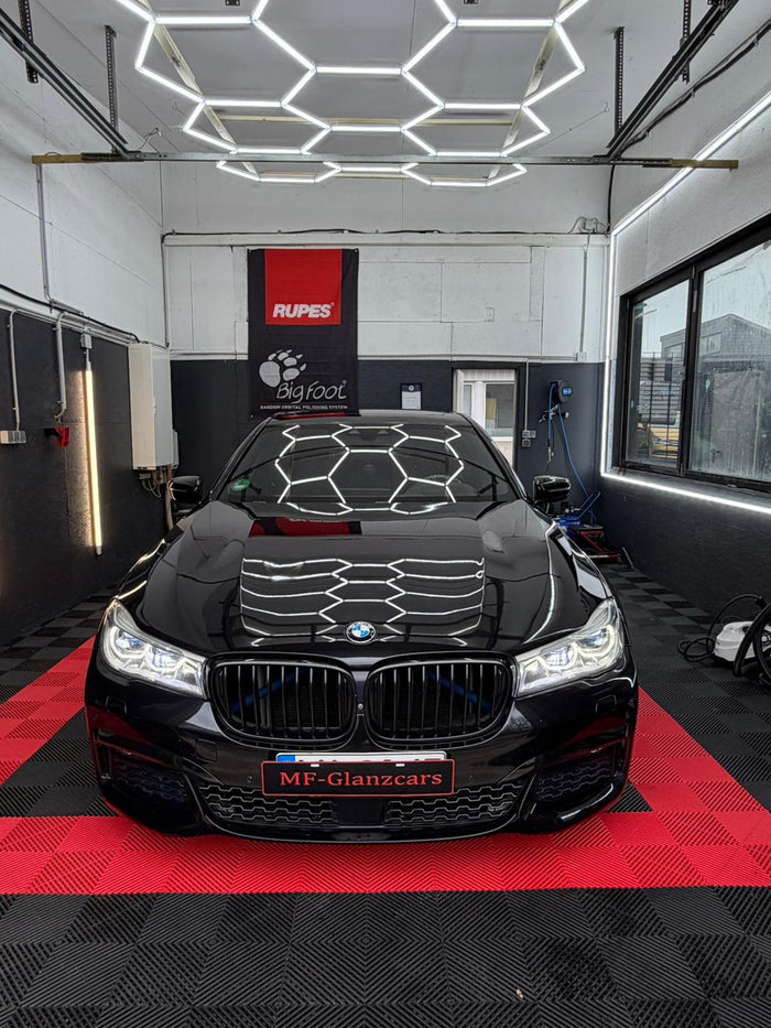 Aufbereitung mit schwarzen snapfloor Garagenboden und roter Umrandung
